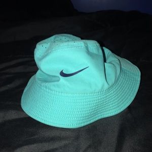 Nike bucket hat